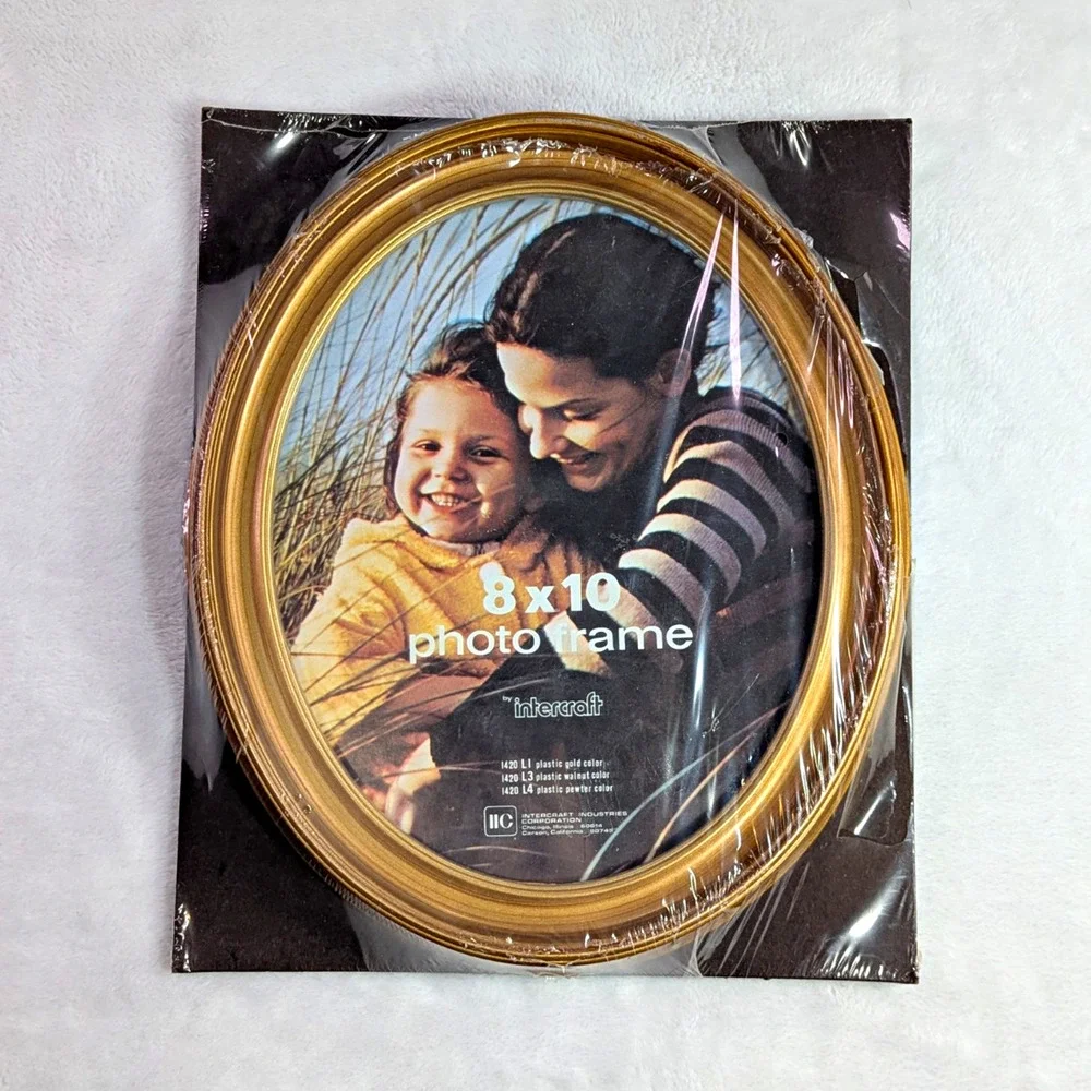 Vintage Intercraft 8x10 Gold Oval Picture Frame, Model 1420 L1 NOS Sealed